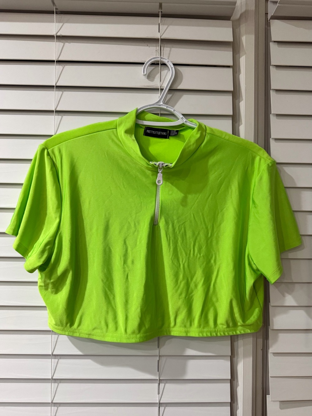 PrettyLittleThing Neon Green Crop Zip-Up Top Small 18 💚 Super Cute!